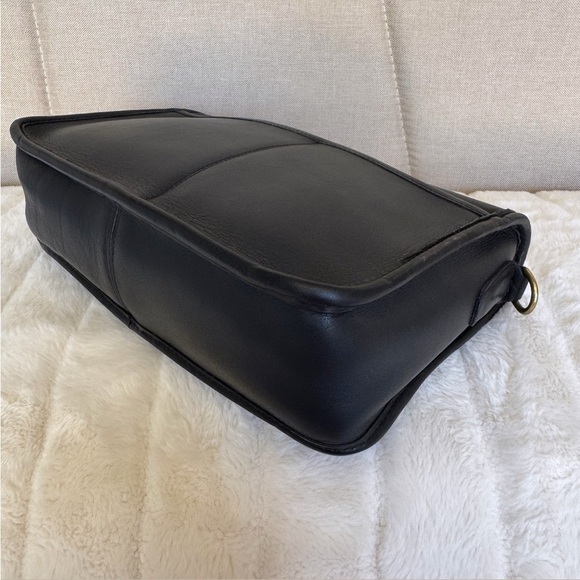 VINTAGE COACH Black Leather Companion Shoulder / Crossbody Bag Made In USA - Picture 13 of 16
